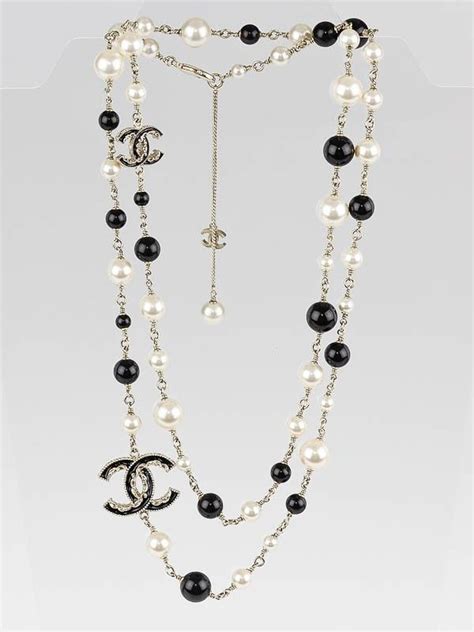 chanel black and white bead necklace